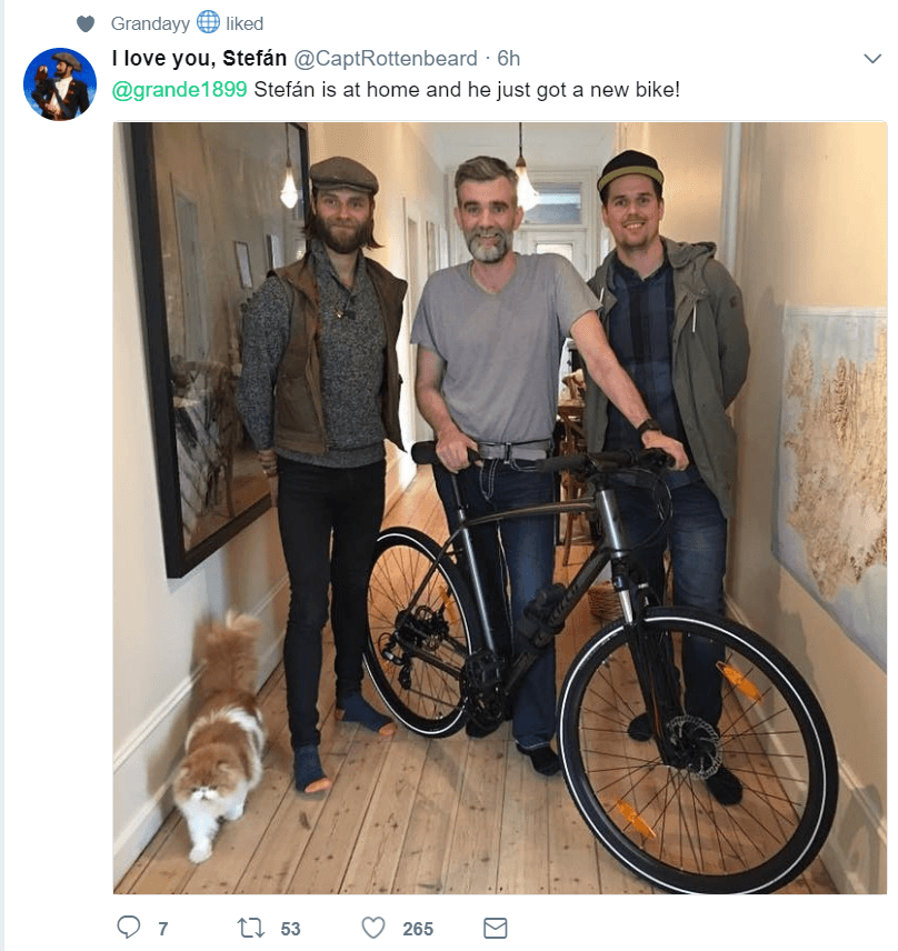 @grande1899 stefán is at home and he just got a new bike!